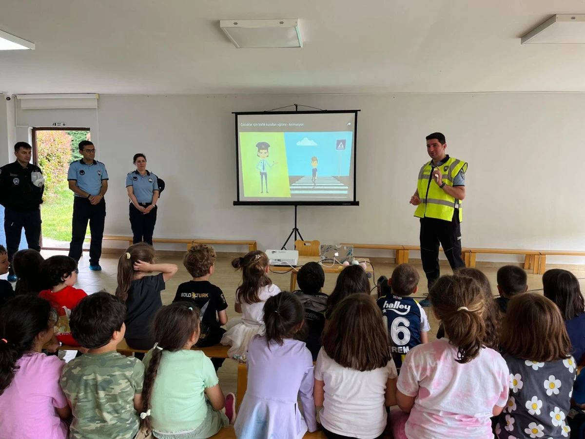 Büyükşehir zabıtasından çocuklara trafik eğitimi