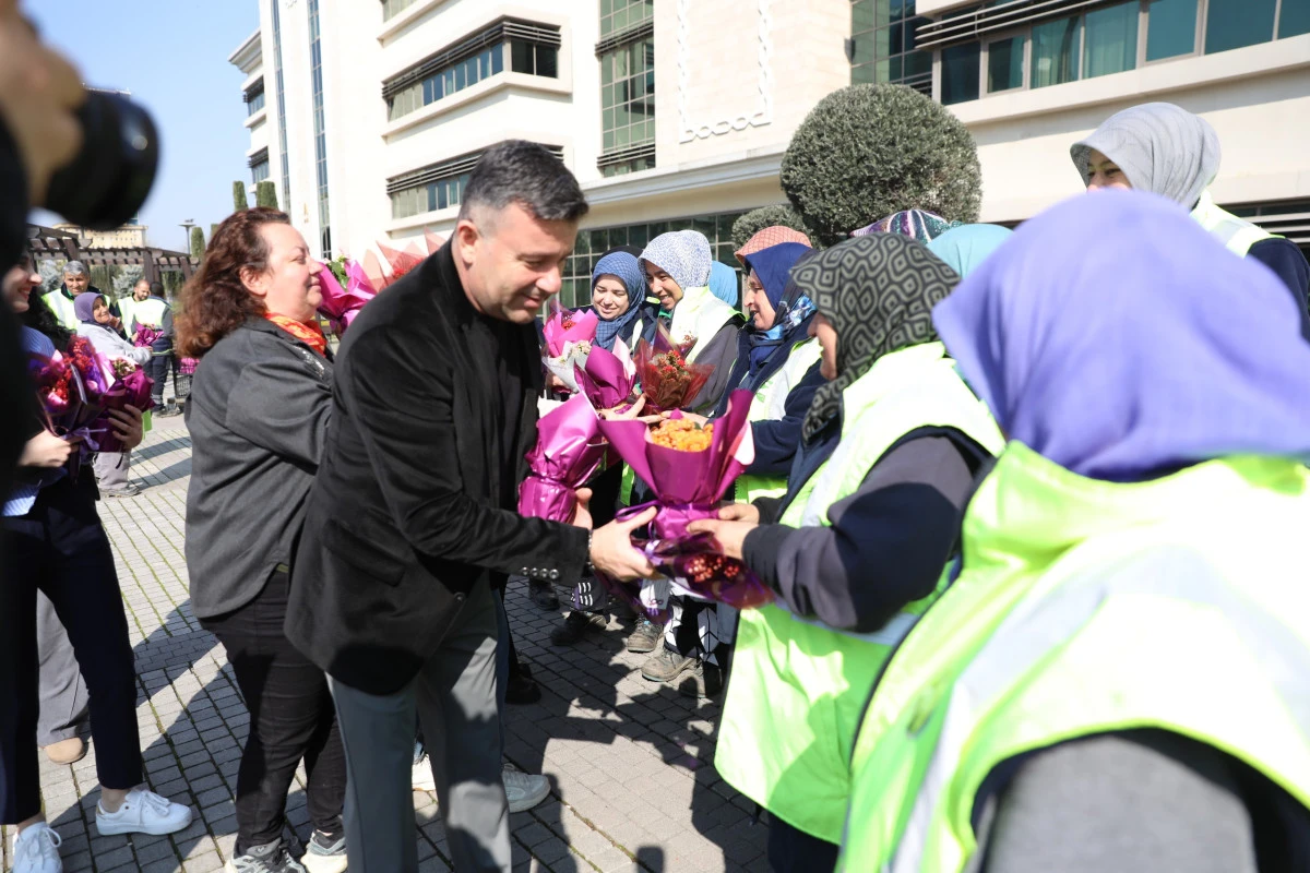 B&uuml;y&uuml;kşehir'den kadın &ccedil;alışanlara &ccedil;i&ccedil;ek jesti