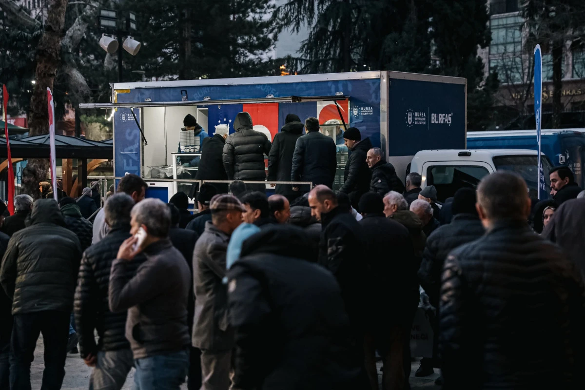 B&uuml;y&uuml;kşehir&rsquo;den vatandaşa sıcak &ccedil;orba ikramı
