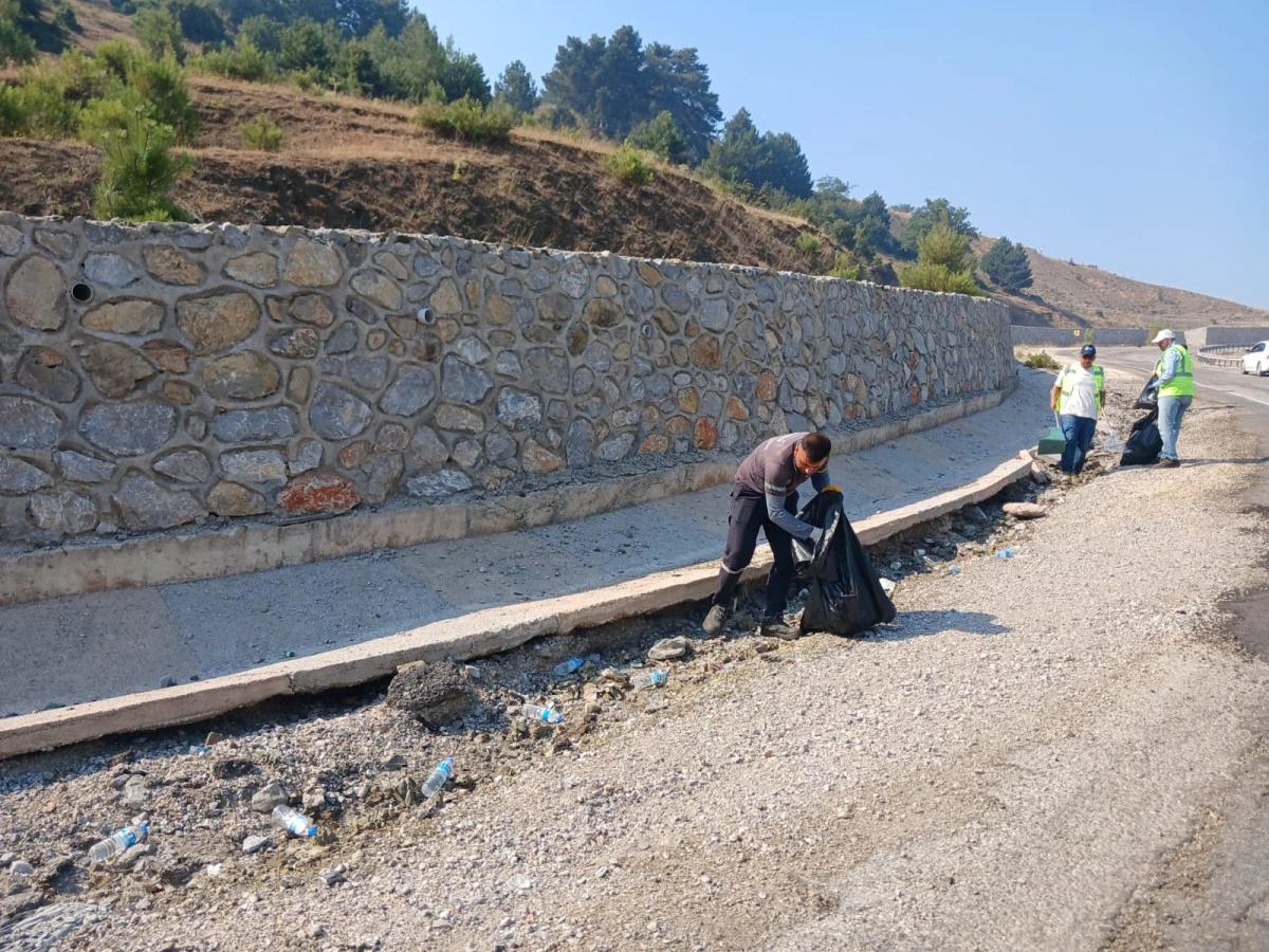 Büyükşehir’den yangın bölgelerinde çevre temizliği