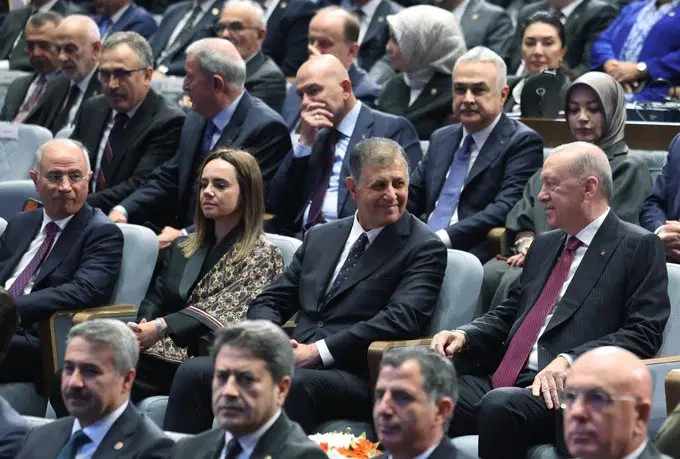 Cemil Tugay, resmen AKP'ye katıldı