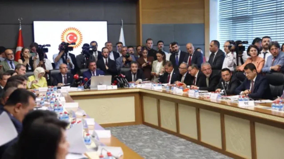 &Ccedil;er&ccedil;eve yasa Adalet Komisyonu&rsquo;nda kabul edildi!