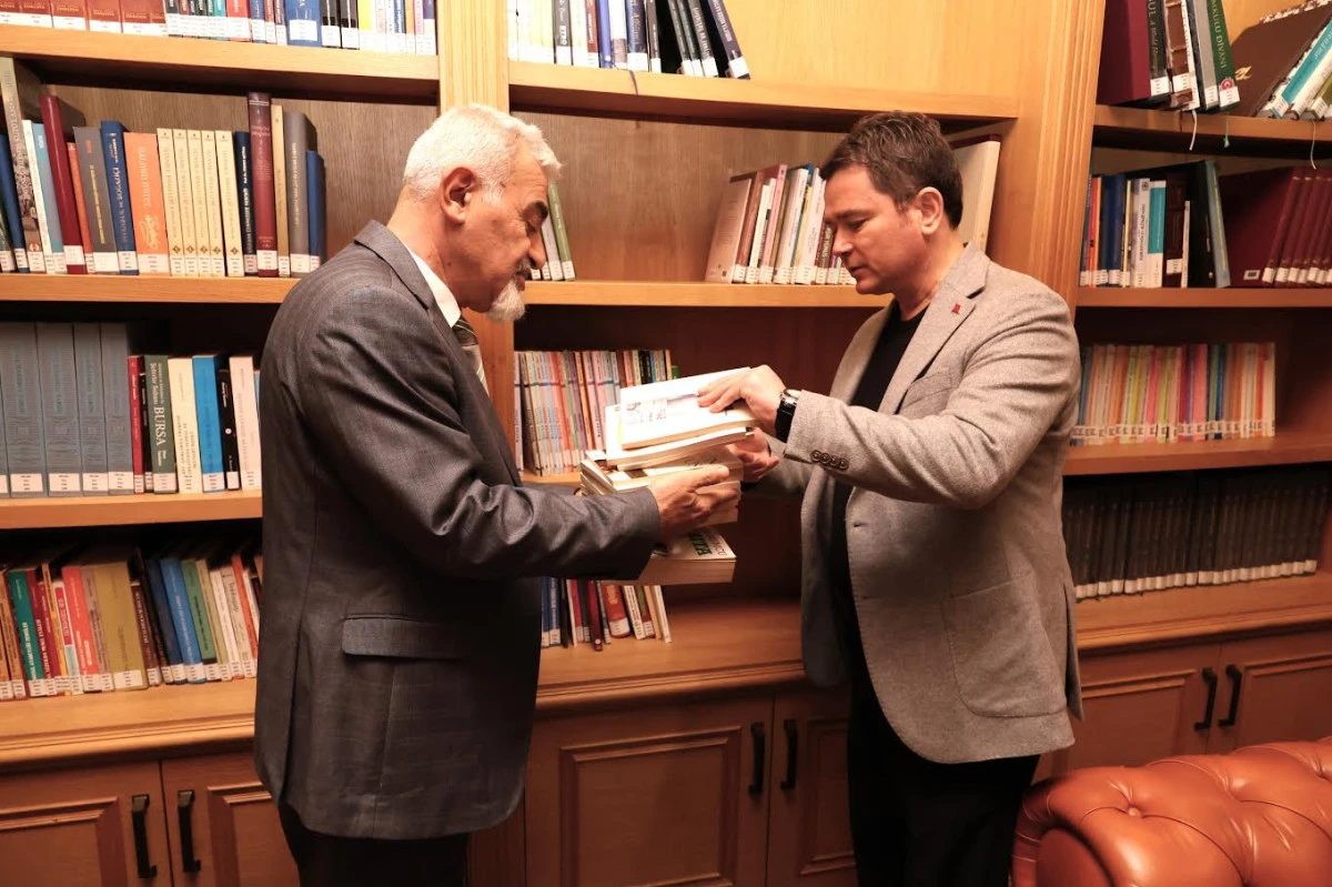 &Ccedil;GD Bursa Şubesi Osmangazi&rsquo;ye Uğur Mumcu Kitaplarını Bağışladı