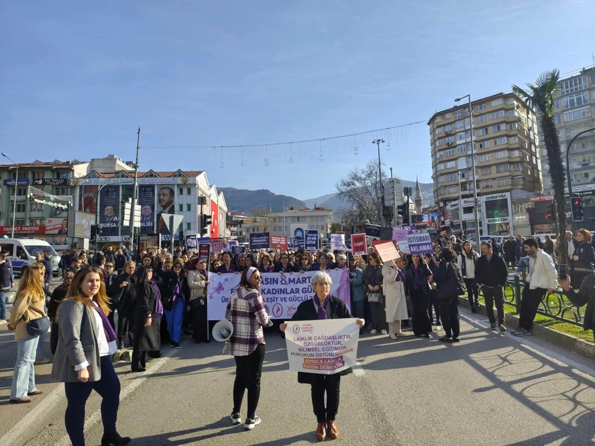 CHP Bursa İl Kadın Kolları'ndan 8 Mart Y&uuml;r&uuml;y&uuml;ş&uuml; ve Basın A&ccedil;ıklaması