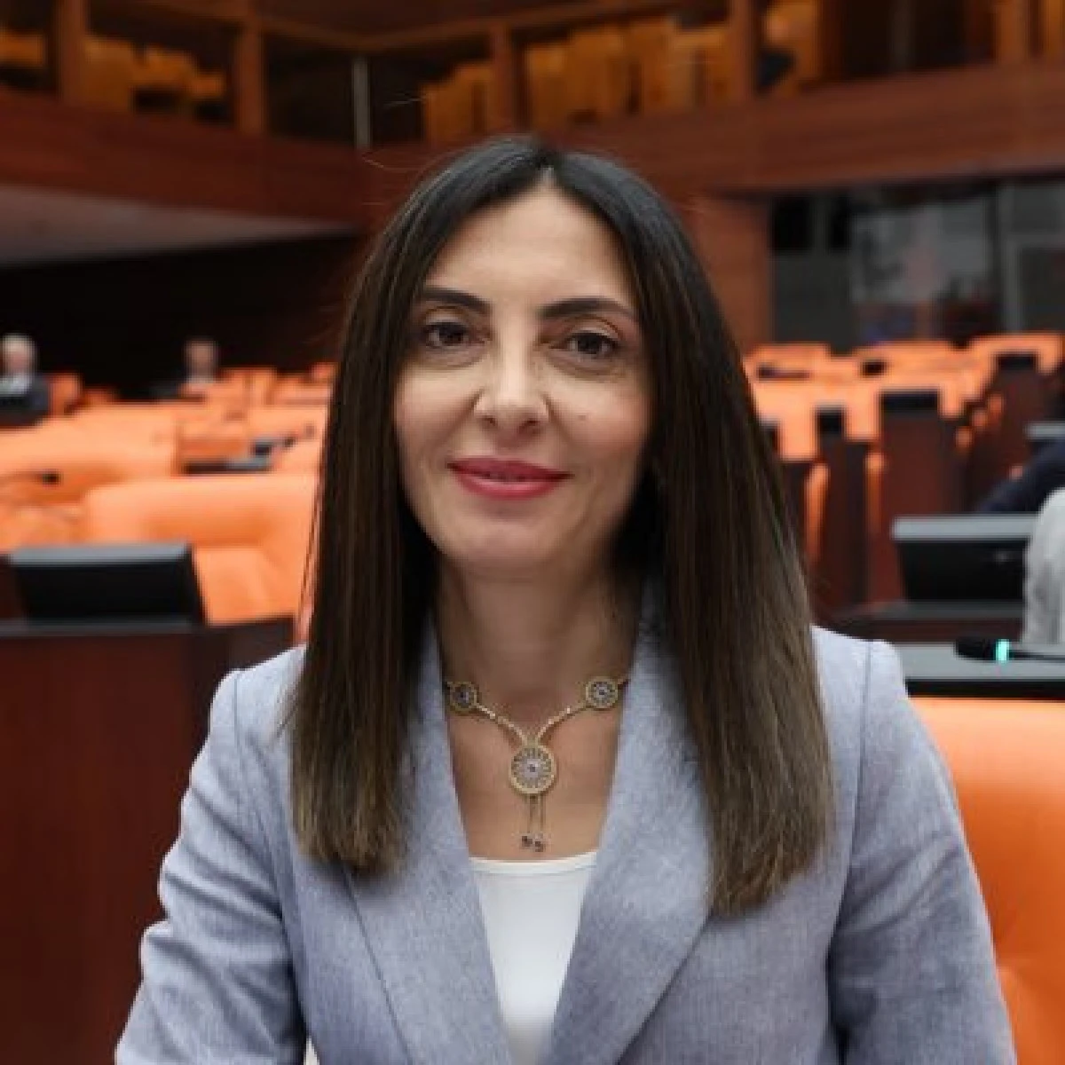 CHP Bursa Milletvekili Nurhayat Altaca Kayışoğlu; HALKÇI BELEDİYECİLİKLE SARAYIN KOLTUĞUNU SARSTILAR.. 