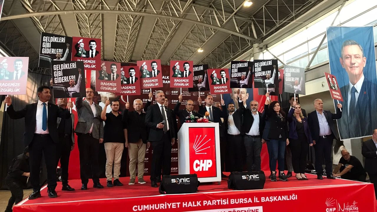 CHP Bursa&rsquo;dan Net Mesaj: Genel Başkanımız &Ouml;zg&uuml;r &Ouml;zel, Adayımız Ekrem İmamoğlu'dur!