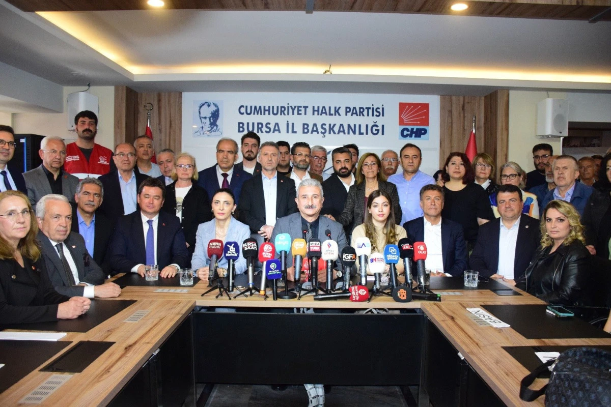 CHP Bursa’dan Özgür Özel’e saldırıya tepki: Korkmayız, yılmayız, geri çekilmeyiz