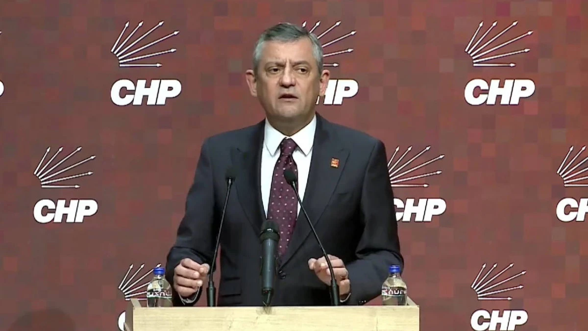 CHP deprem b&ouml;lgesinde: &Ouml;zg&uuml;r &Ouml;zel asrın pişkinliği