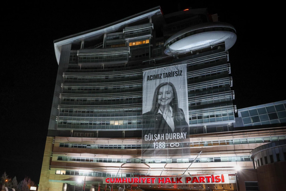 CHP Genel Merkezi&rsquo;ne G&uuml;lşah Durbay&rsquo;ın Fotoğrafı Asıldı