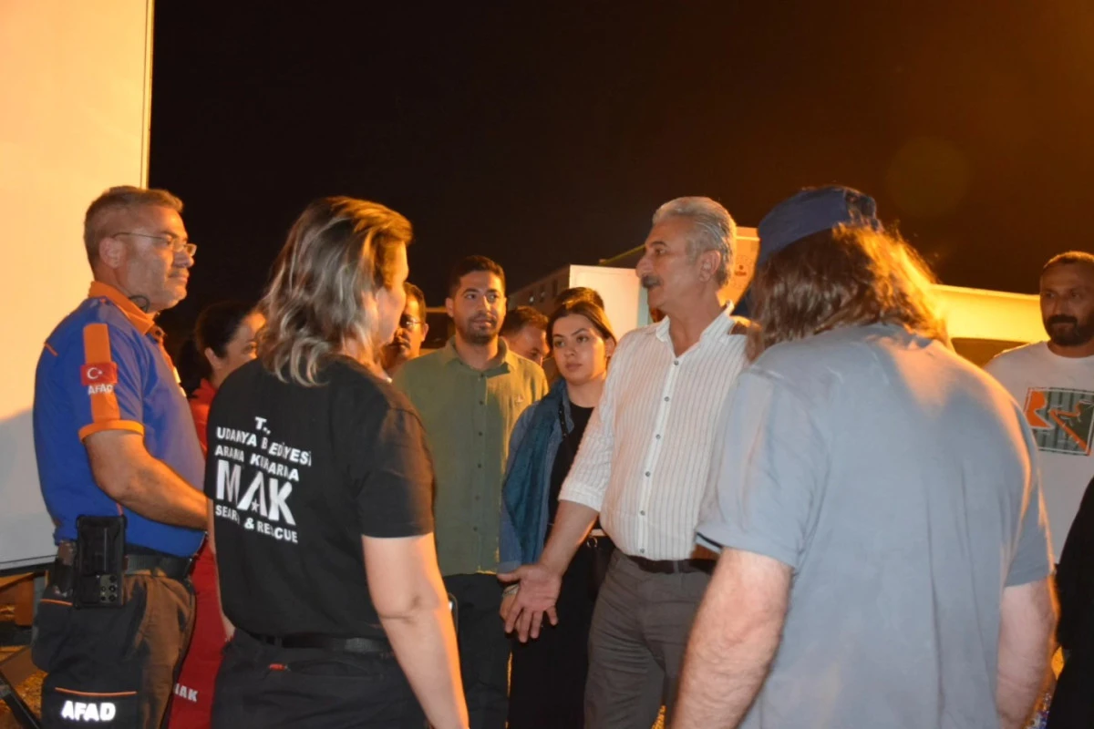 CHP Heyeti Harmancık'taki Yangın Mücadelecilerine Teşekkür Etti
