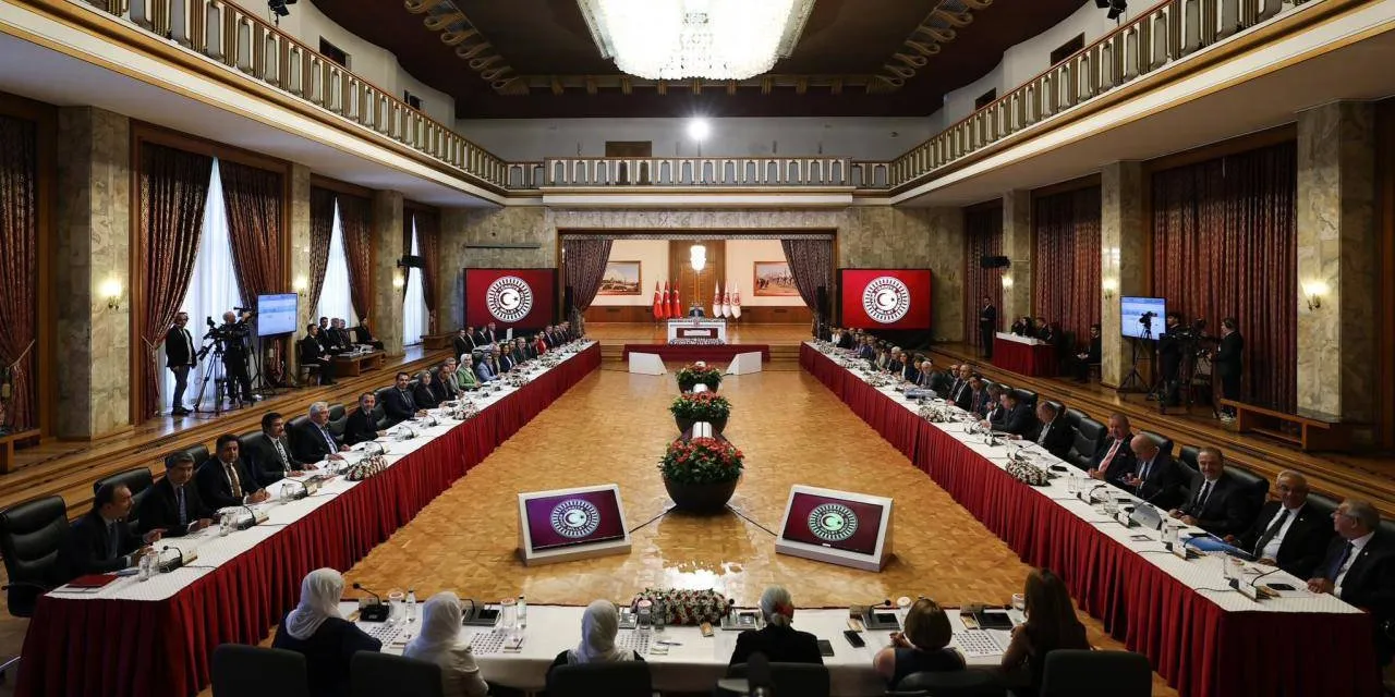 CHP İMRALI SÜRECİ RAPORUNU MECLİS'E SUNDU