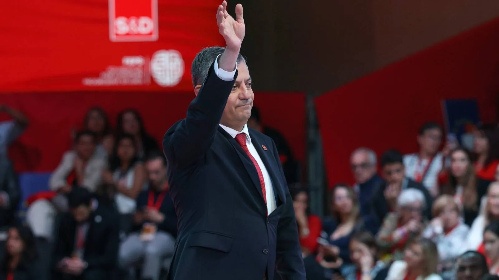 CHP lideri &Ouml;zel: 4 Mayıs'tan itibaren fiilen se&ccedil;im kampanyası başlatıyoruz; sandık, Ekim 2027'de kurulacak