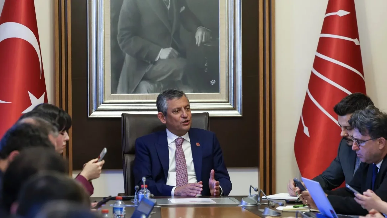 CHP Lideri &Ouml;zel, Ne yaparlarsa yapsınlar sonunda sokağın dediği olur