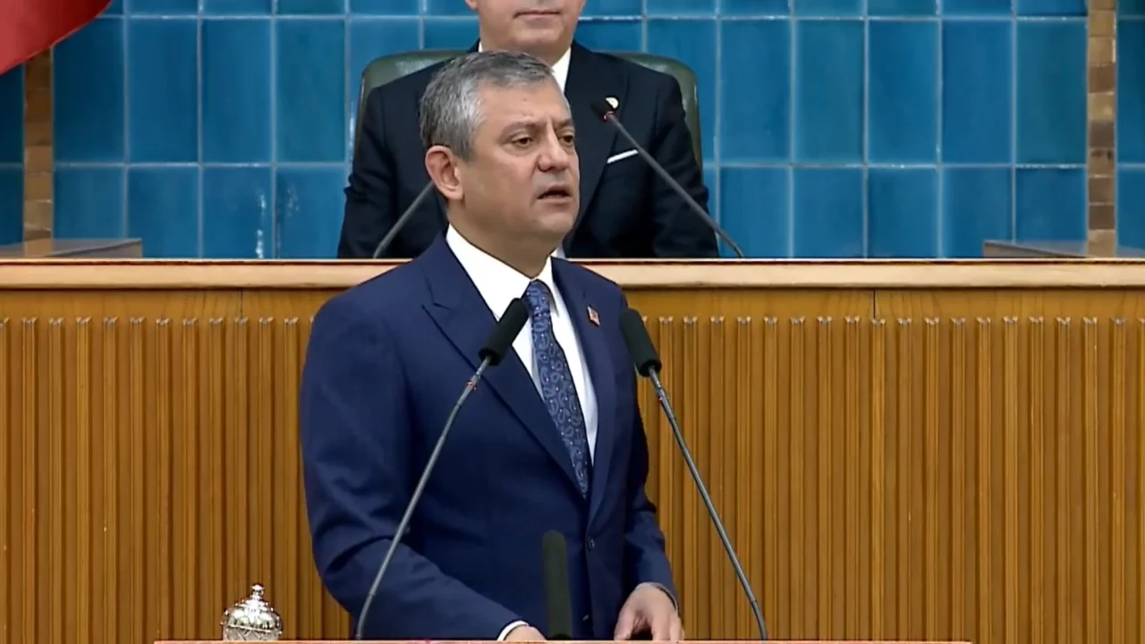 CHP lideri &Ouml;zel'den ara se&ccedil;im resti! "55 milletvekilinin istifasını getirmeyen namerttir"