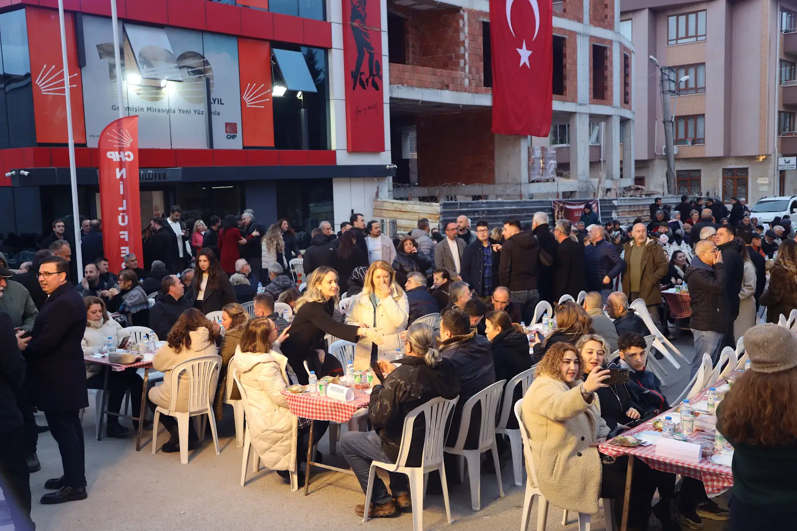 CHP NİL&Uuml;FER'DEN 2500 KİŞİLİK SOKAK İFTARI