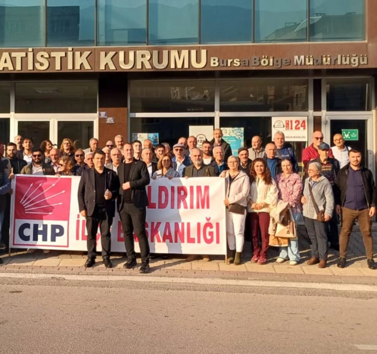 CHP Yıldırım İlçe Örgütü’nden TÜİK Önünde Enflasyon Tepkisi: “Sahte Veriler Türkiye Gerçeklerinden Uzak”