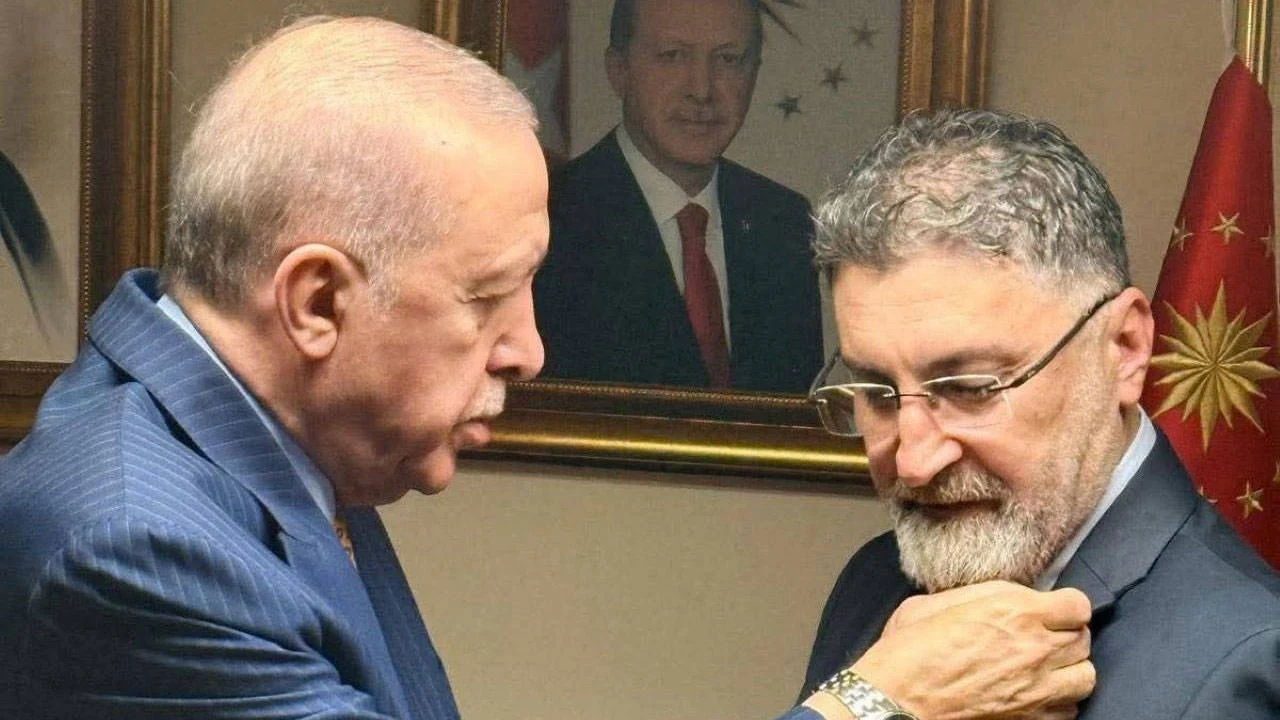 CHP&rsquo;den istifa eden Serik Belediye Başkanı AKP&rsquo;ye katıldı