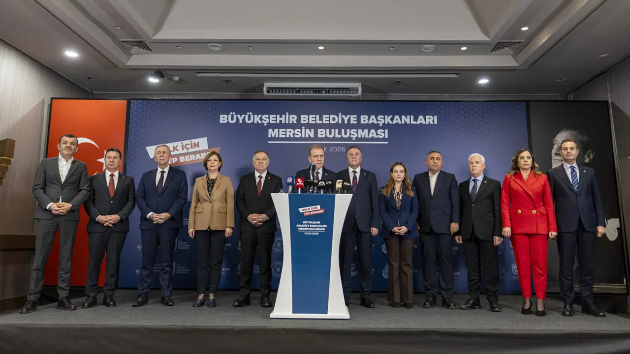 CHP'li b&uuml;y&uuml;kşehir belediye başkanlarından ortak a&ccedil;ıklama: '&Ouml;zg&uuml;r &Ouml;zel liderliğinde, partimizi iktidara getireceğiz'