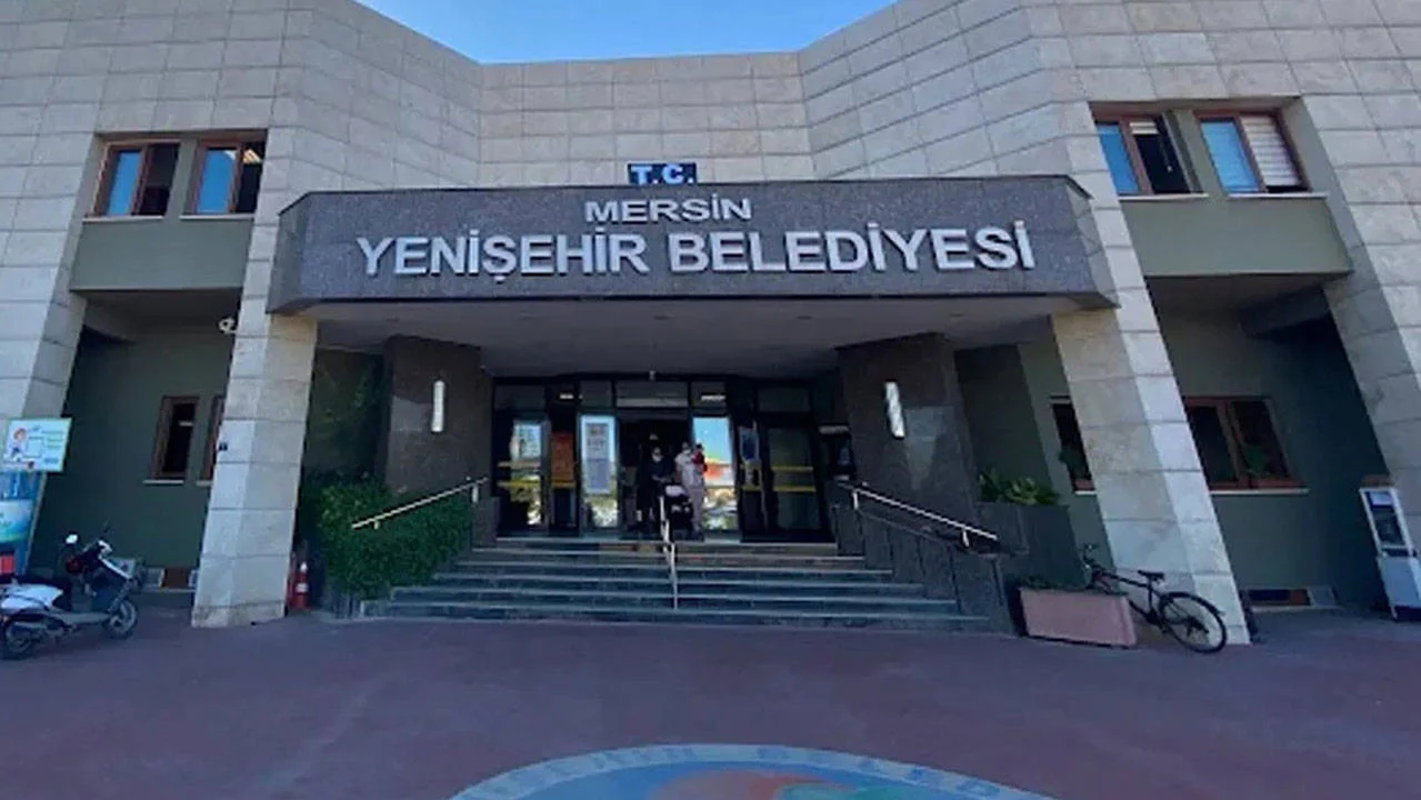 CHP'li Mersin Yenişehir Belediyesi'ne operasyon: Belediye başkan yardımcıları dahil onlarca g&ouml;zaltı