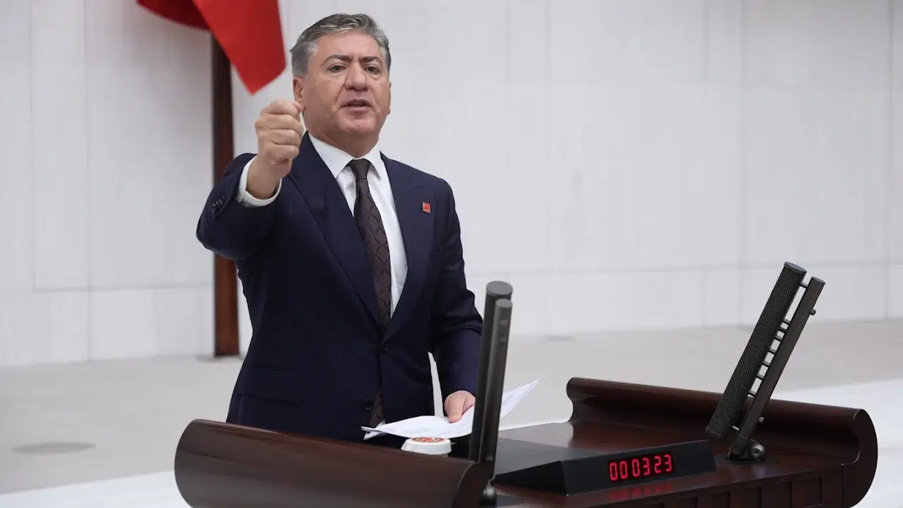 CHP&rsquo;li Murat Emir o belgeyi ortaya koydu: &lsquo;İBB kumpas davasında tuz koktu!&rsquo;