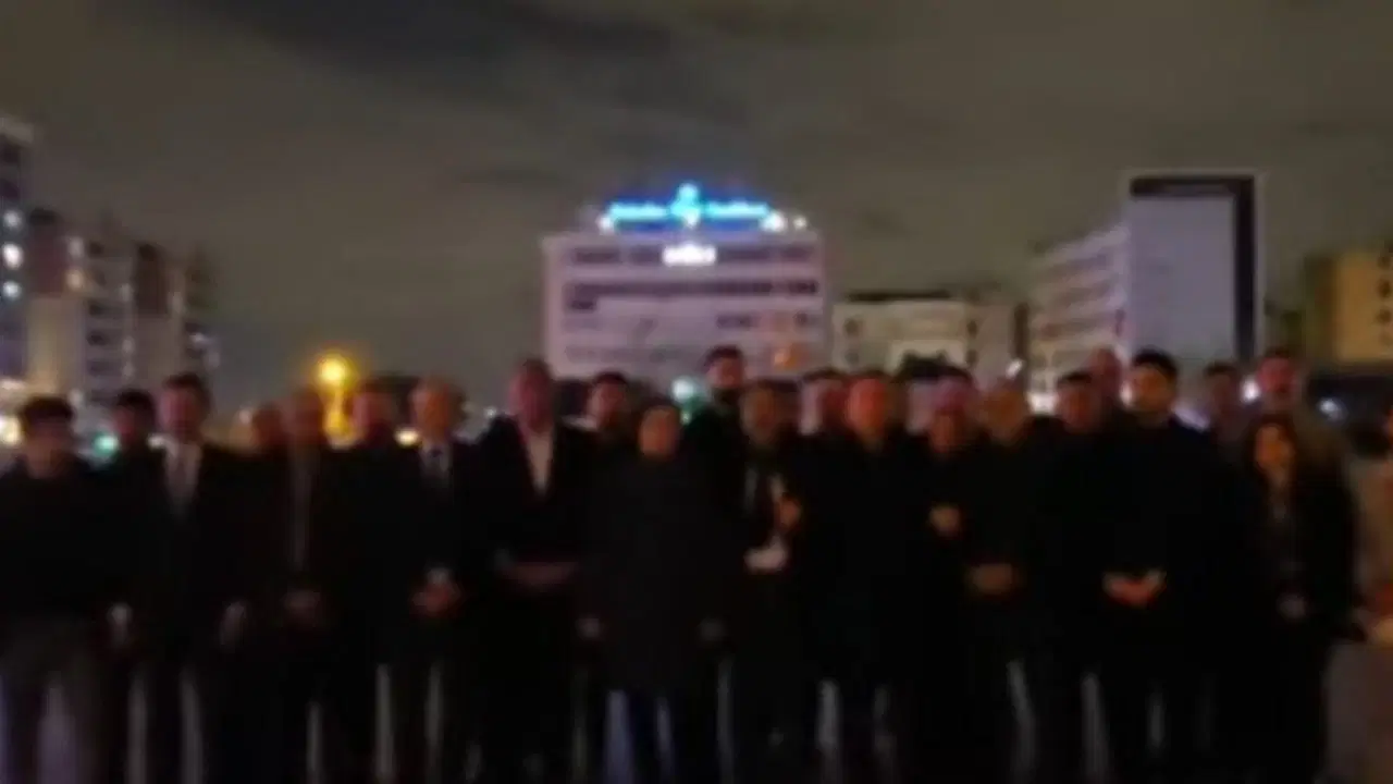 CHP&rsquo;nin Bağcılar mitingi &ouml;ncesi hazırlıklar s&uuml;rerken meydanın elektriği kesildi