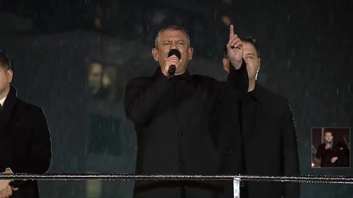 CHP'nin son il&ccedil;e mitingi Ataşehir'de... &Ouml;zg&uuml;r &Ouml;zel'den sert 'İmamoğlu' uyarısı! 'Beceriksizliğin y&uuml;z&uuml;nden kimse ilave 3 ay yatmayacak'