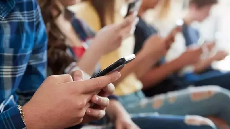 &Ccedil;ocuklara sosyal medya yasağı teklifi Komisyon'dan ge&ccedil;ti. Yeni d&uuml;zenlemede neler var