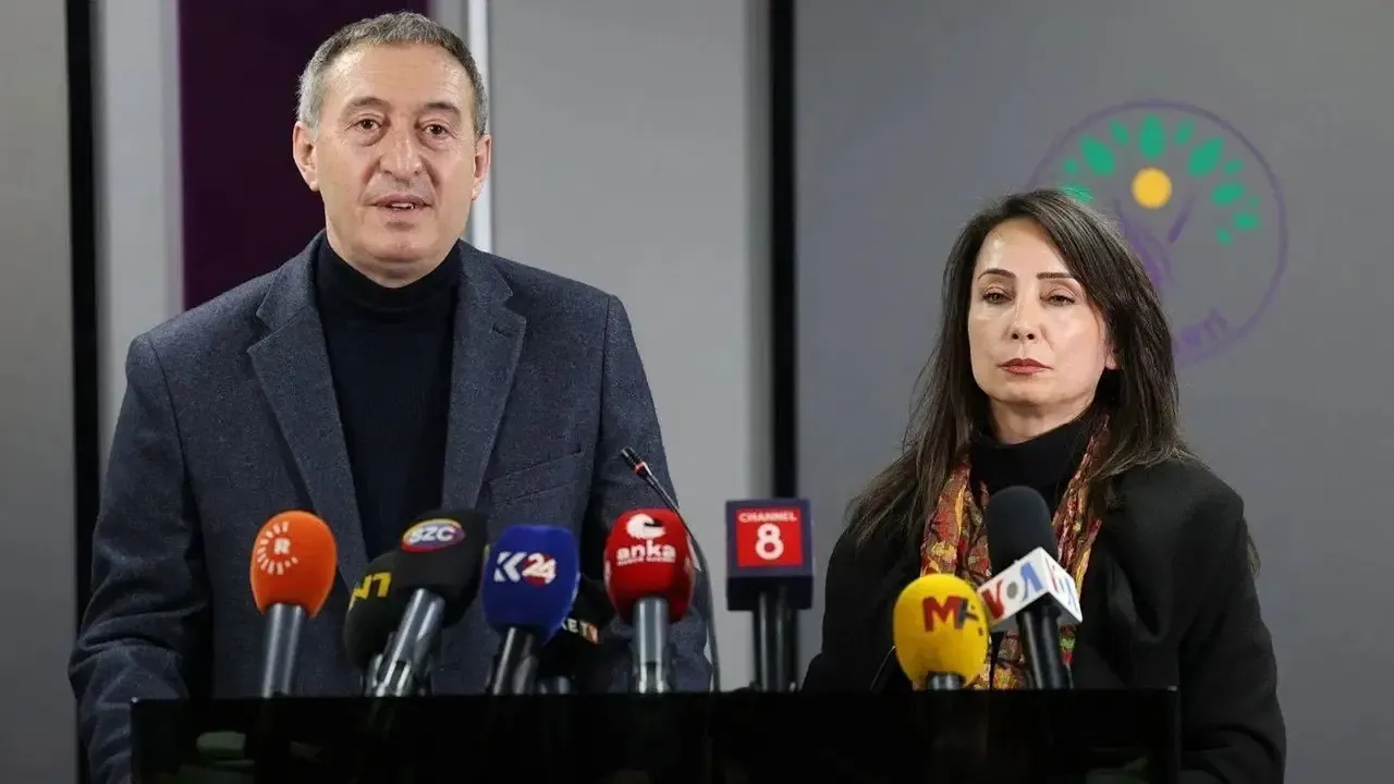DEM Parti Eş Genel Başkanlarından &Ouml;zg&uuml;r &Ouml;zel&rsquo;e tebrik telefonu