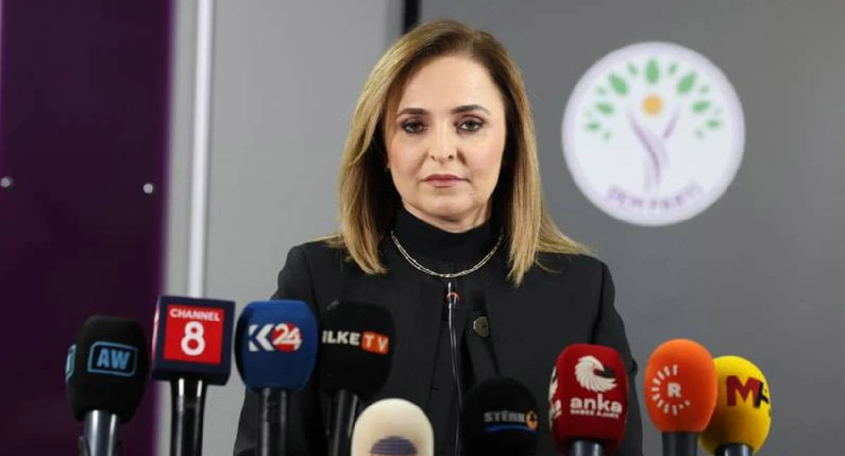 DEM Parti gazetecilerle buluştu: Meclis tatile girmeden yasa &ccedil;ıkmalı