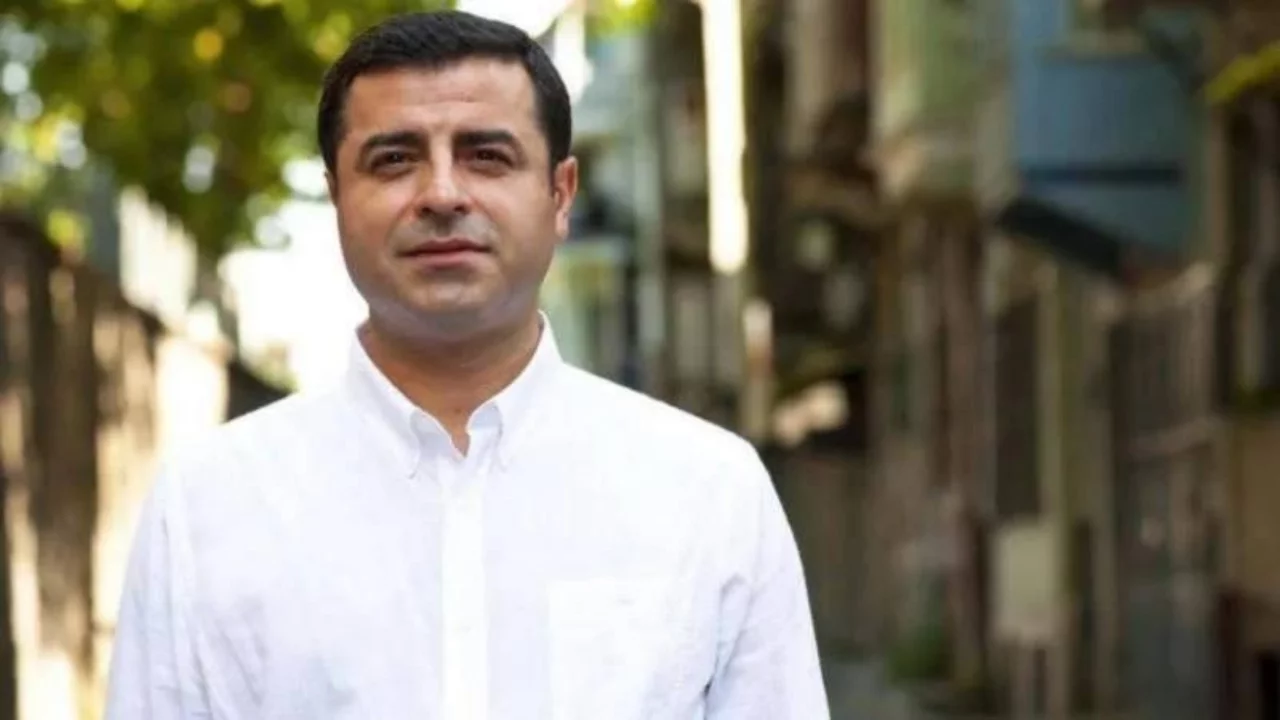 Demirtaş: Cumhurbaşkanı, butlana prim vermemeli; siyasetin ahlaksızlığı y&uuml;z&uuml;nden siyaset&ccedil;iyim demeye utanıyorum!