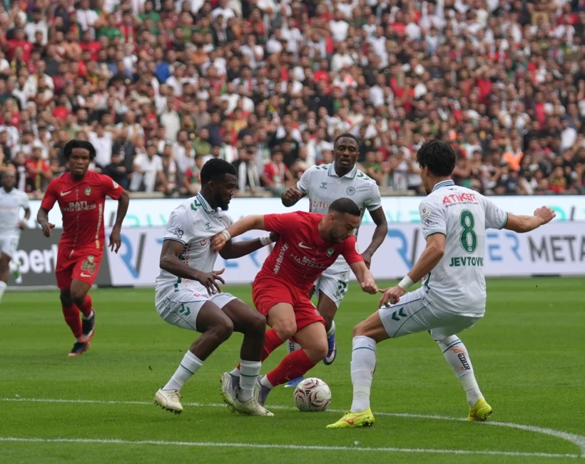 Diagne Amedspor'a 'oh be' dedirtti. Konya karşısında 3 puanı getirdi