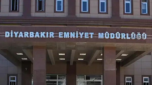 Diyarbakır Valiliği duyurdu: Emniyet M&uuml;d&uuml;rl&uuml;ğ&uuml;'ne EYP'li saldırı girişimi!