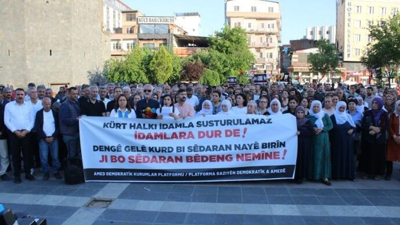 Diyarbakır'da İran Protestosu: Halk D&uuml;şmanı Rejimler Yenilmeye Mahkumdur