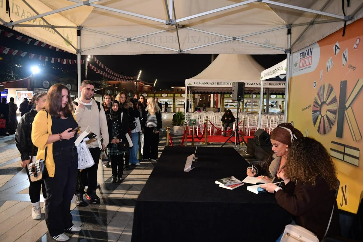 Edebiyatın temsilcileri Osmangazi’de Osmangazi Kitap Fuarı tüm hızıyla devam ediyor