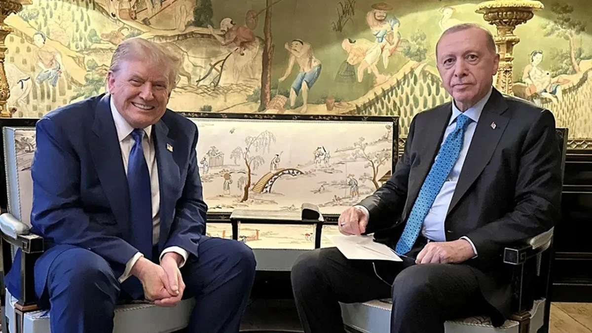 Erdoğan-Trump bir arada! AKP'li Cumhurbaşkanı'nın elindeki zarf dikkat çekti ?