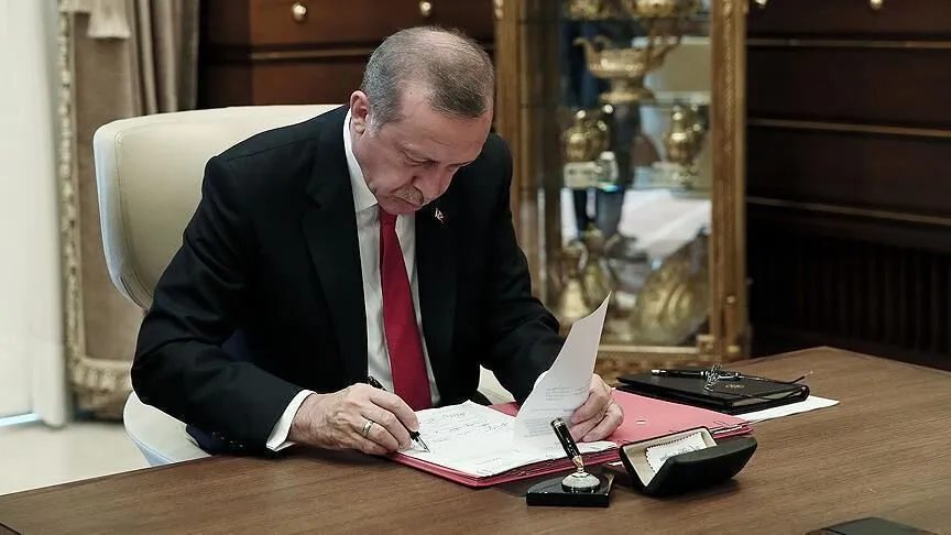 Erdoğan&rsquo;ın imzası tartışma yarattı: AKP&rsquo;li vekilden dikkat &ccedil;eken &ccedil;ıkış