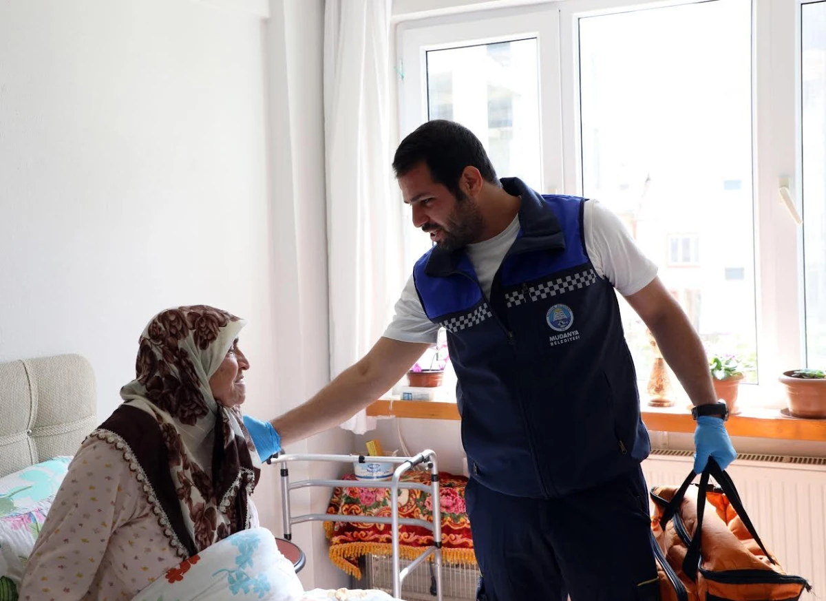 EVDE SAĞLIK VE DESTEK HİZMETİ, YAŞAMLARA DOKUNUYOR