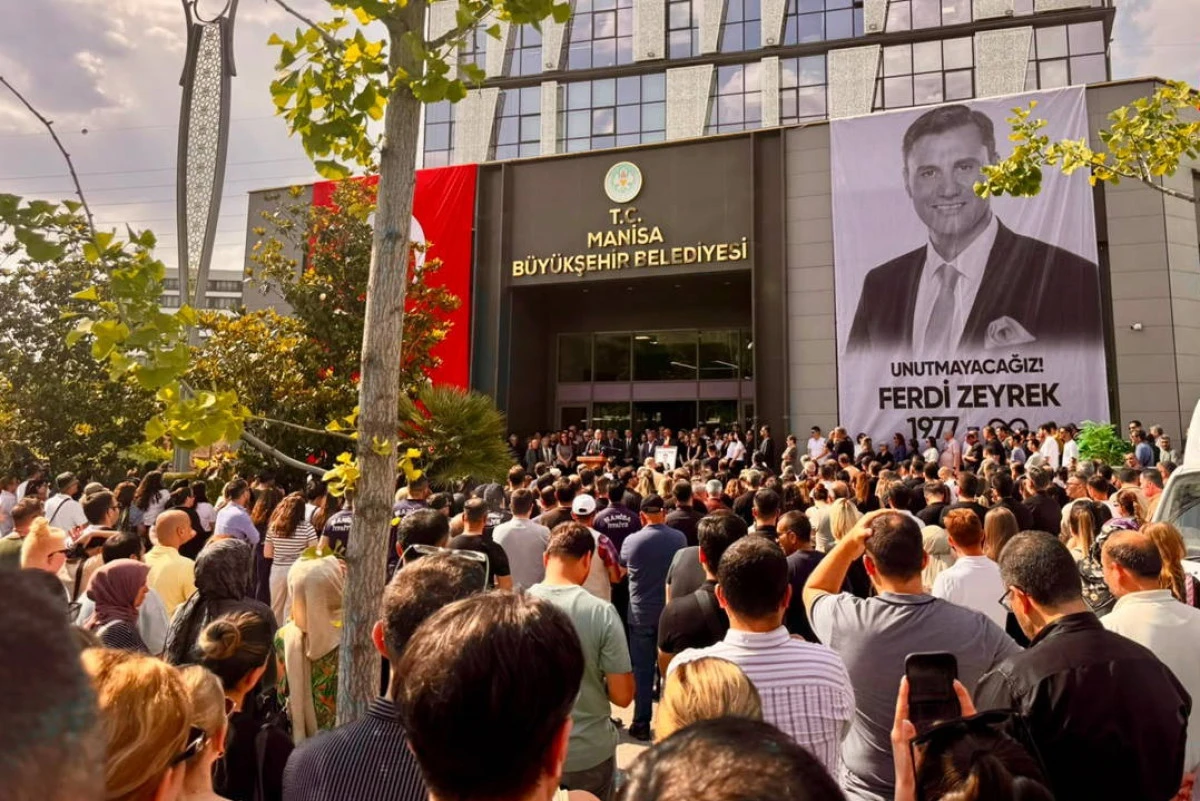 Ferdi Zeyrek, Manisa B&uuml;y&uuml;kşehir Belediyesi &ouml;n&uuml;nde anıldı