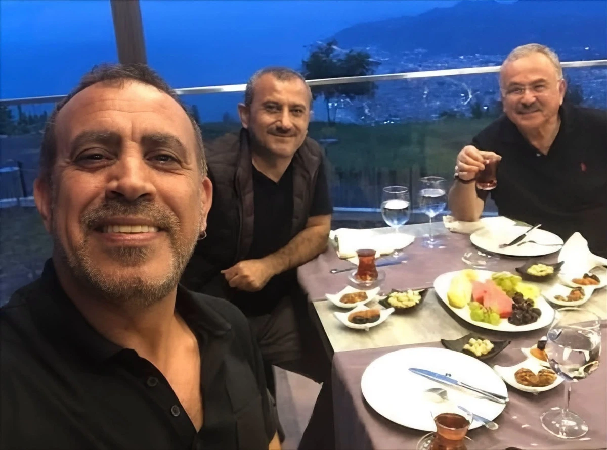 Ferhat Tun&ccedil;; Fotoğrafı g&ouml;r&uuml;nce kendimi tutamadım ve neden yazmayayım dedim.