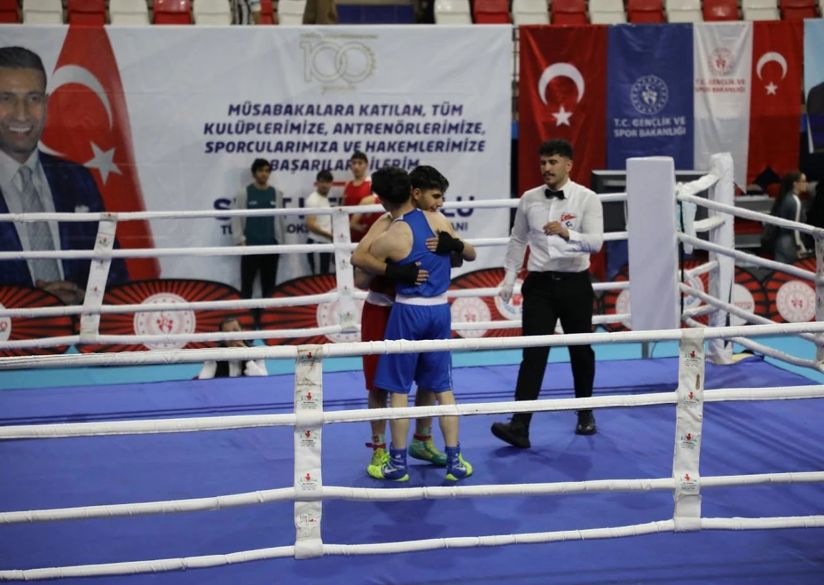 Genç Erkekler Türkiye Ferdi Boks Şampiyonası Ağrı'da Başladı