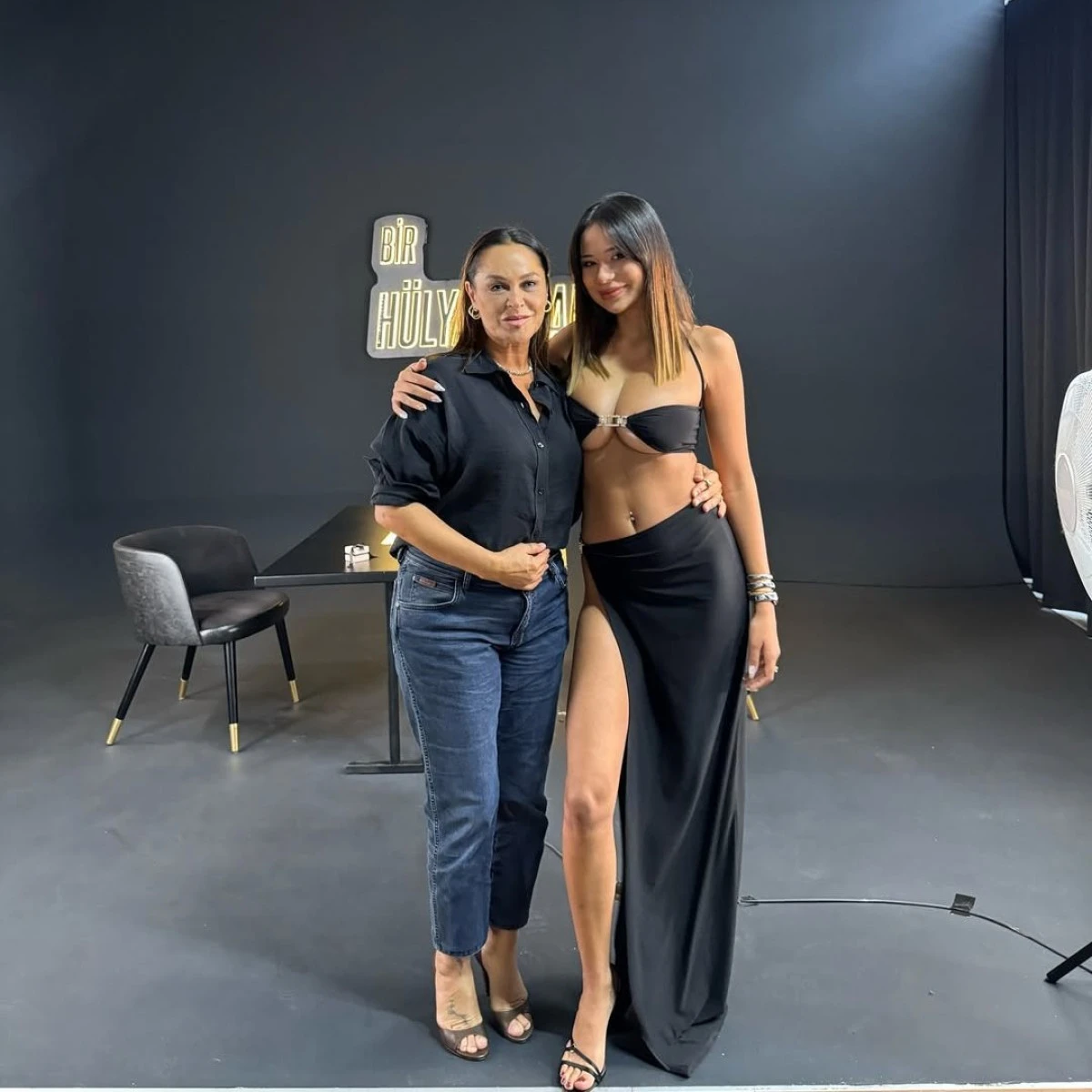 Hülya Avşar ve Merve Taşkın Hakkında Suç Duyurusu: Avşar’dan Açıklama