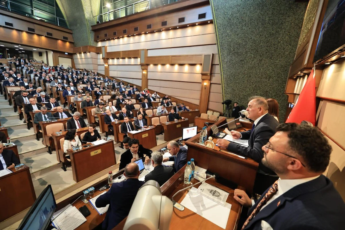 İBB MECLİSİ&rsquo;NDE M&Uuml;H&Uuml;RS&Uuml;Z OY TARTIŞMASI: NURİ ASLAN MECLİS&rsquo;TE SE&Ccedil;İMİ İPTAL ETTİRDİ &ldquo;KANUNSUZLUĞU ASLA KABUL ETMEM&rdquo;
