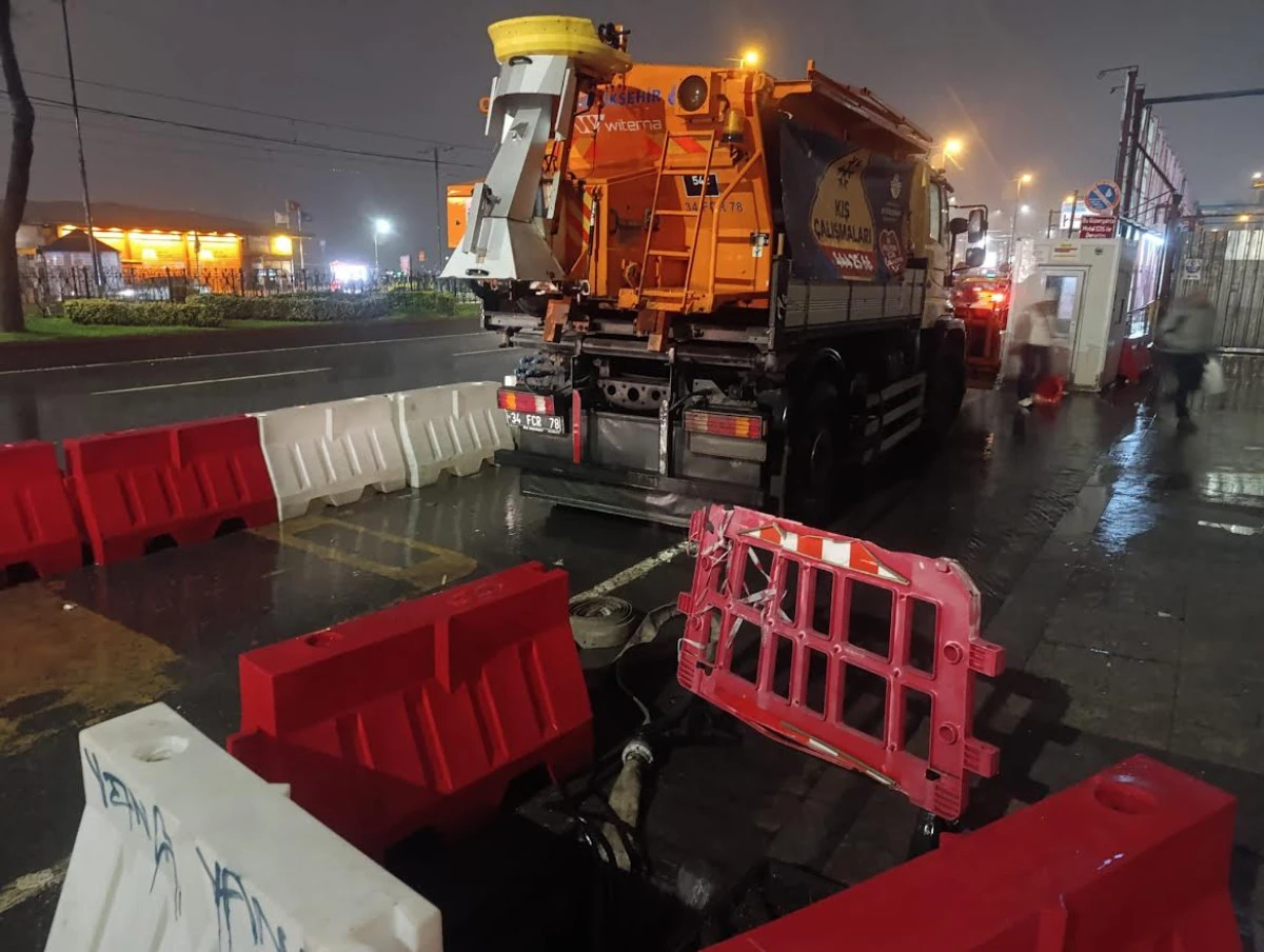 İBB OLUMSUZ HAVA KOŞULLARINA KARŞI İSTANBUL GENELİNDE TEYAKKUZDA