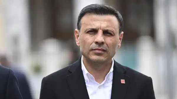 ihra&ccedil; kararı sonrası &Ouml;zg&uuml;r &Ccedil;elik'ten ilk a&ccedil;ıklama: '&Ouml;rg&uuml;t&uuml;m&uuml;z&uuml; ve partimizi savunacağız!'