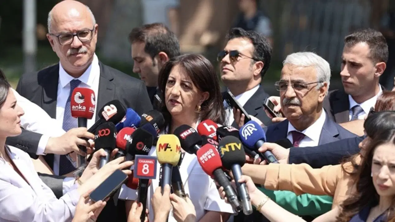 İmralı Heyeti, &Ouml;calan'ı ziyaret etmek i&ccedil;in yola &ccedil;ıktı