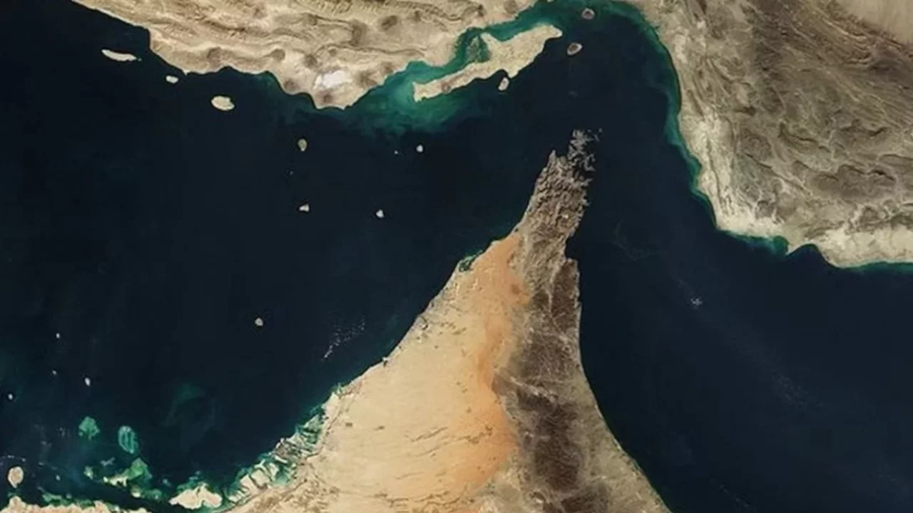 İran: H&uuml;rm&uuml;z'&uuml; yeniden kapattık