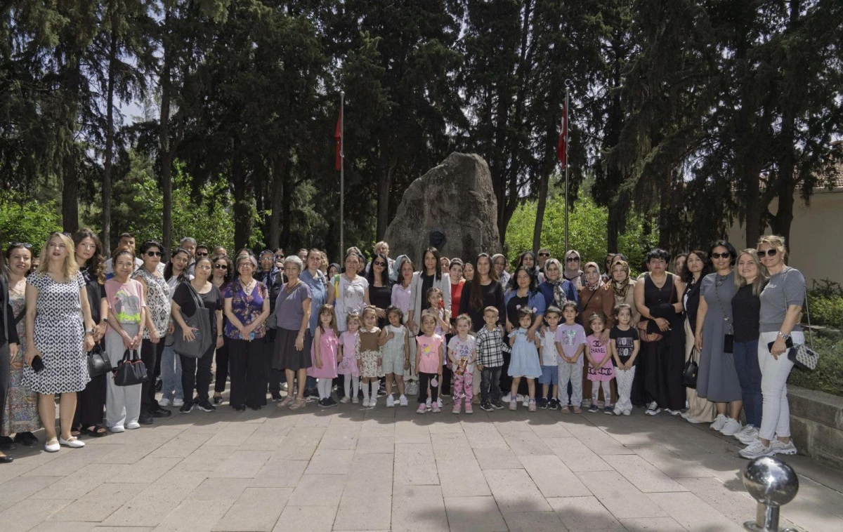 İzmir'den Annelere ve Zübeyde Hanım'a Vefa Dolu Anma