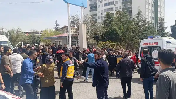 Kahramanmaraş'ta okulda silahlı saldırı: İlk belirlemelere g&ouml;re 1 &ouml;ğretmen ve 3 &ouml;ğrenci hayatını kaybetti