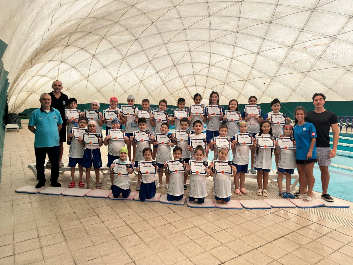 Kış Spor Okulları'nda sertifika heyecanı