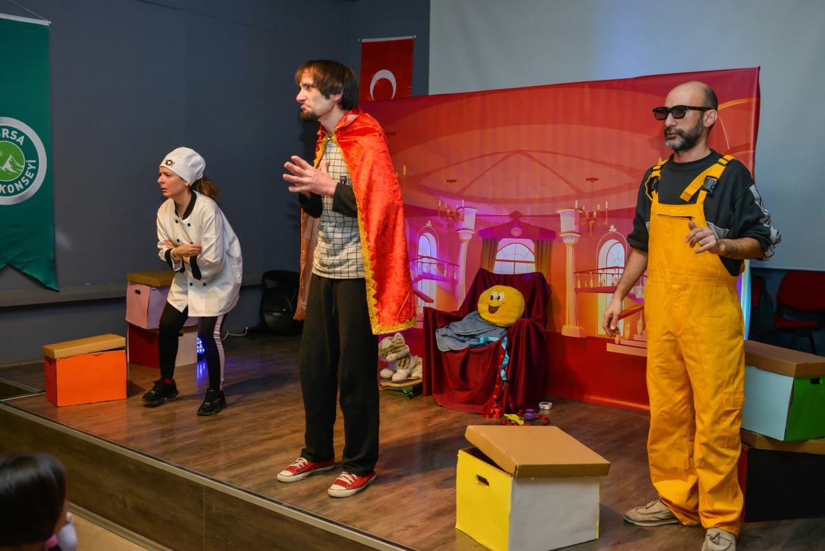 &lsquo;Kralın Kayıp Şapkası&rsquo;nı &ccedil;ocuklar buldu